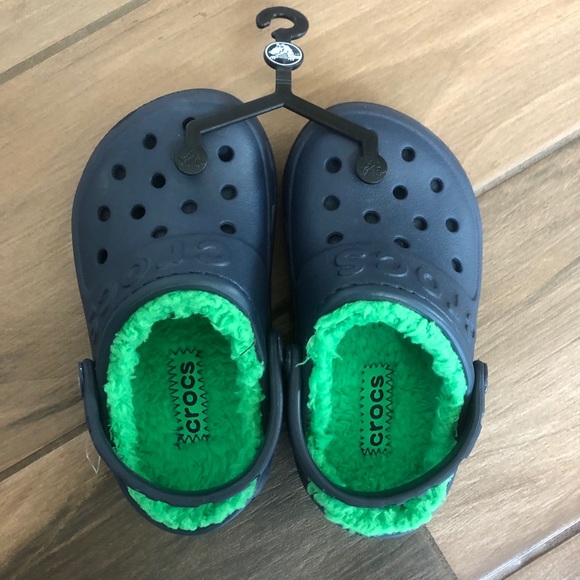 CROCS Other - Crocs fur lined clogs NWT